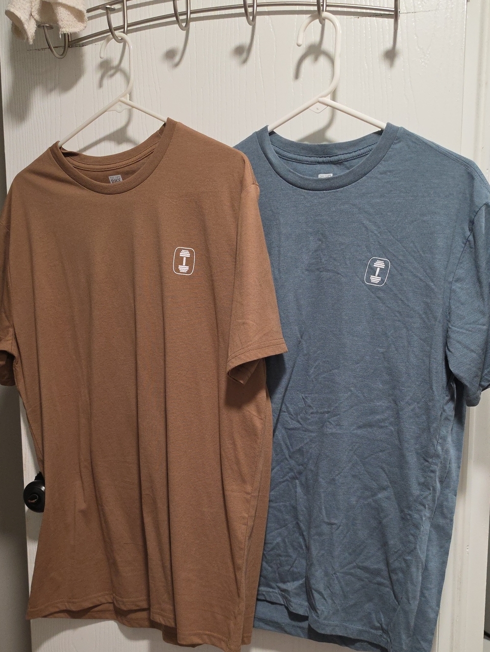 Unbranded Men's Crewneck T-Shirt in Brown and Blue - Casual Everyday Tee